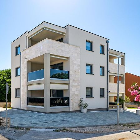 Salt Bloom Apartments Nin Bagian luar foto