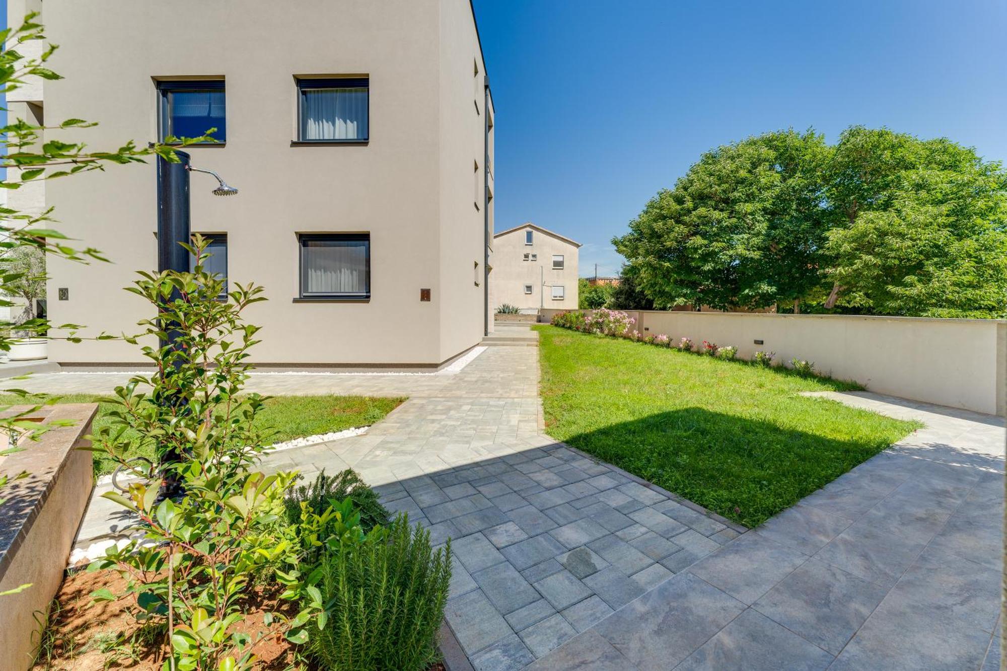 Salt Bloom Apartments Nin Bagian luar foto