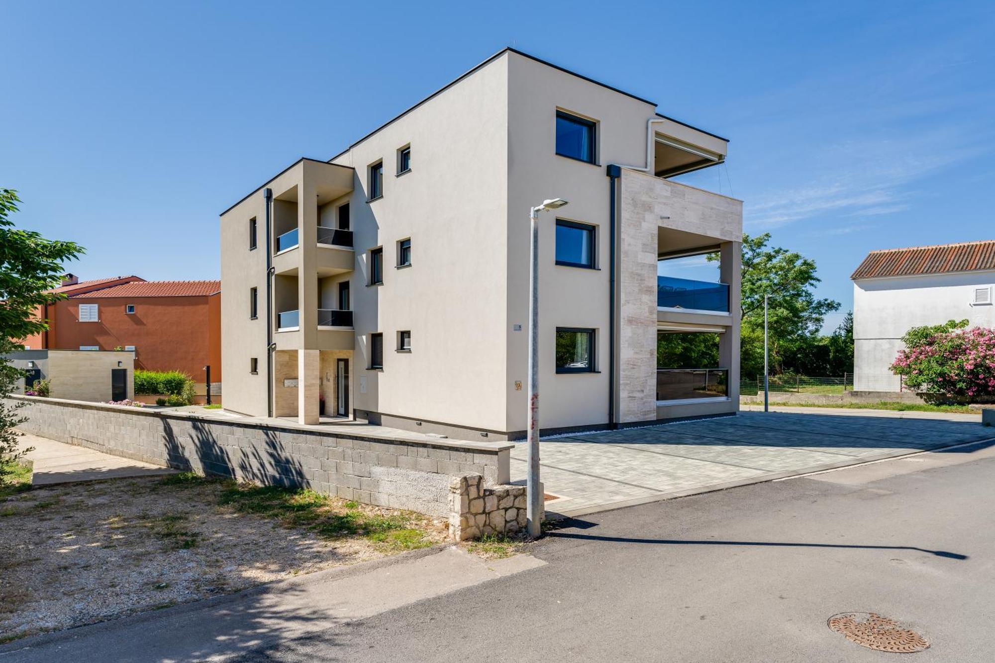 Salt Bloom Apartments Nin Bagian luar foto